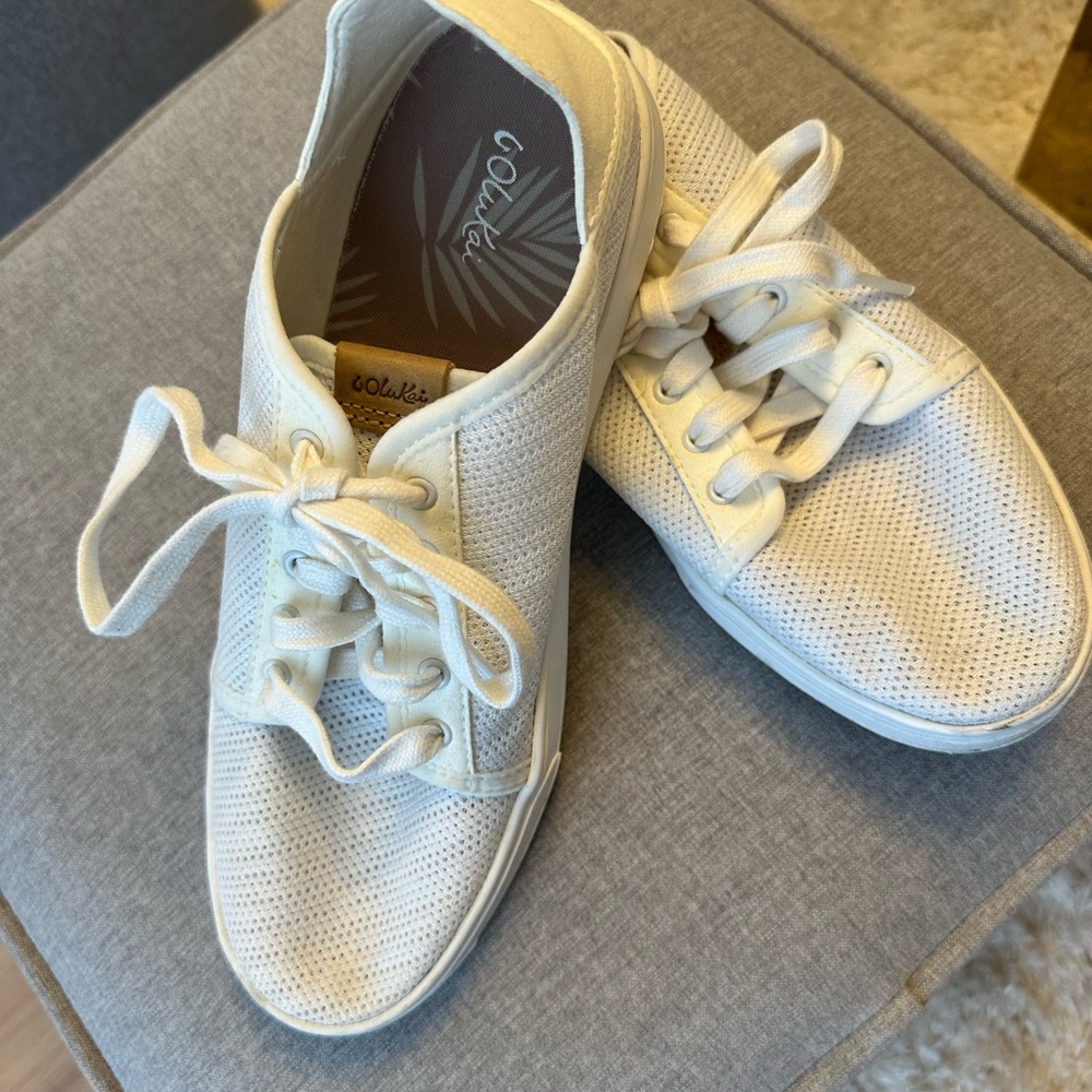 OluKai Pehuea Li sneaker. White Size 9.  Excellent condition. Worn ONCE.